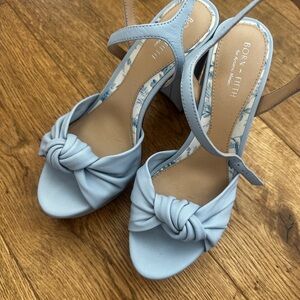 Antonio Melani Women's Light Blue Knotted platforms